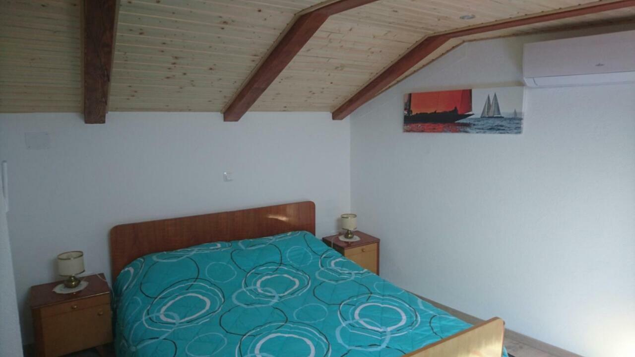 Holiday Home Nika Omišalj Eksteriør billede